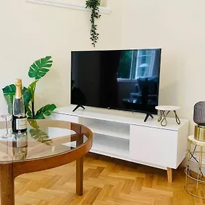 https://nomihomes-otis-house-exeter-beach-central-10ppl.exeterhotels.net